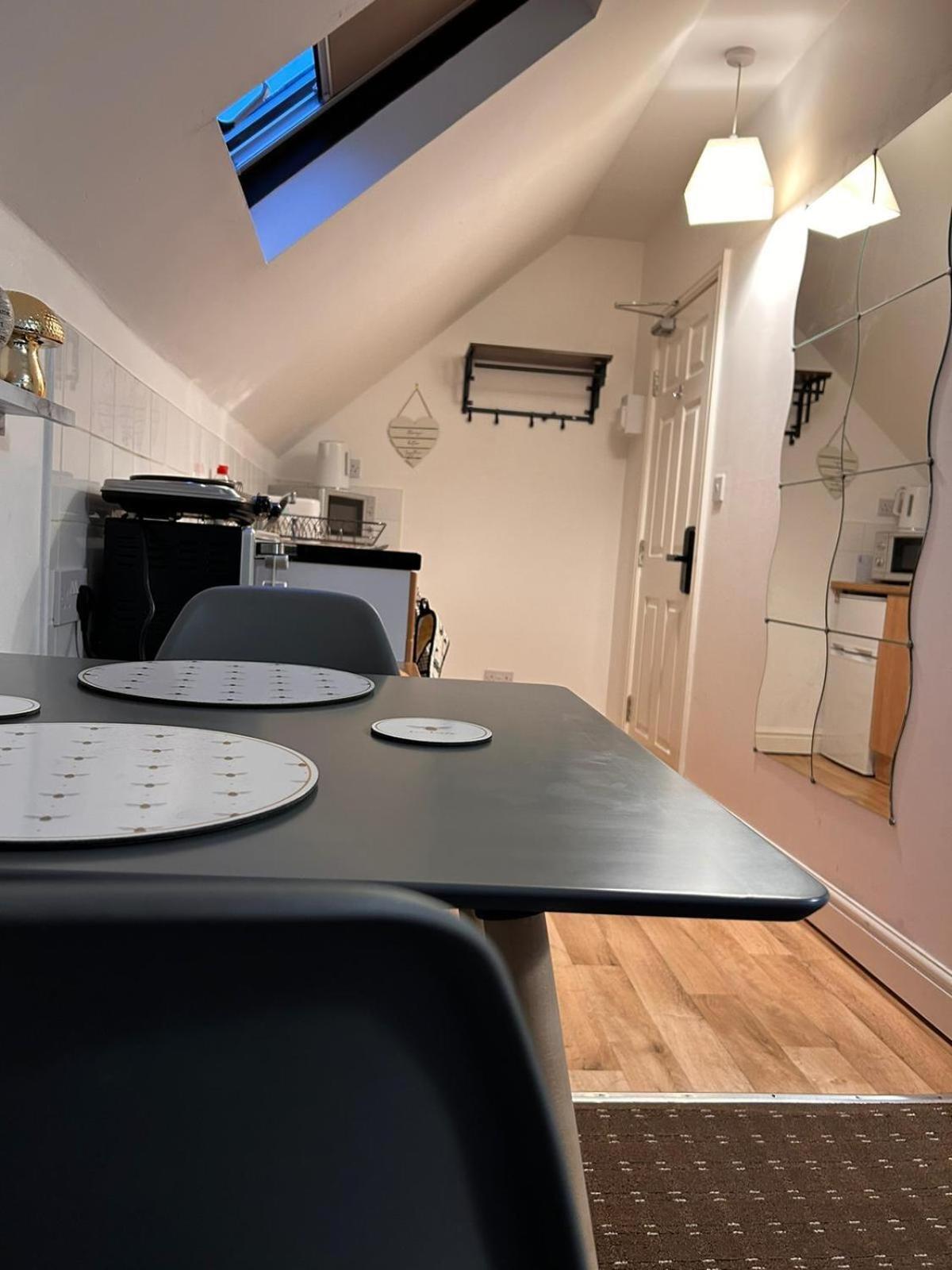 Ferienwohnung Bv Comfy Attic Studio At Deighton Huddersfield Exterior foto